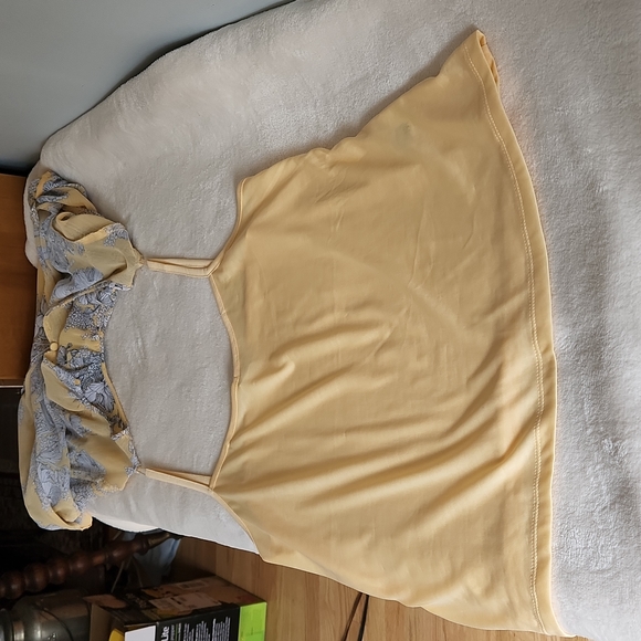 Liz Claborne Medium Yellow and Gray Floral Blouse with a Shell Lining - Picture 8 of 9